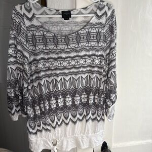 Deletta Gray and White Patterned Blouse